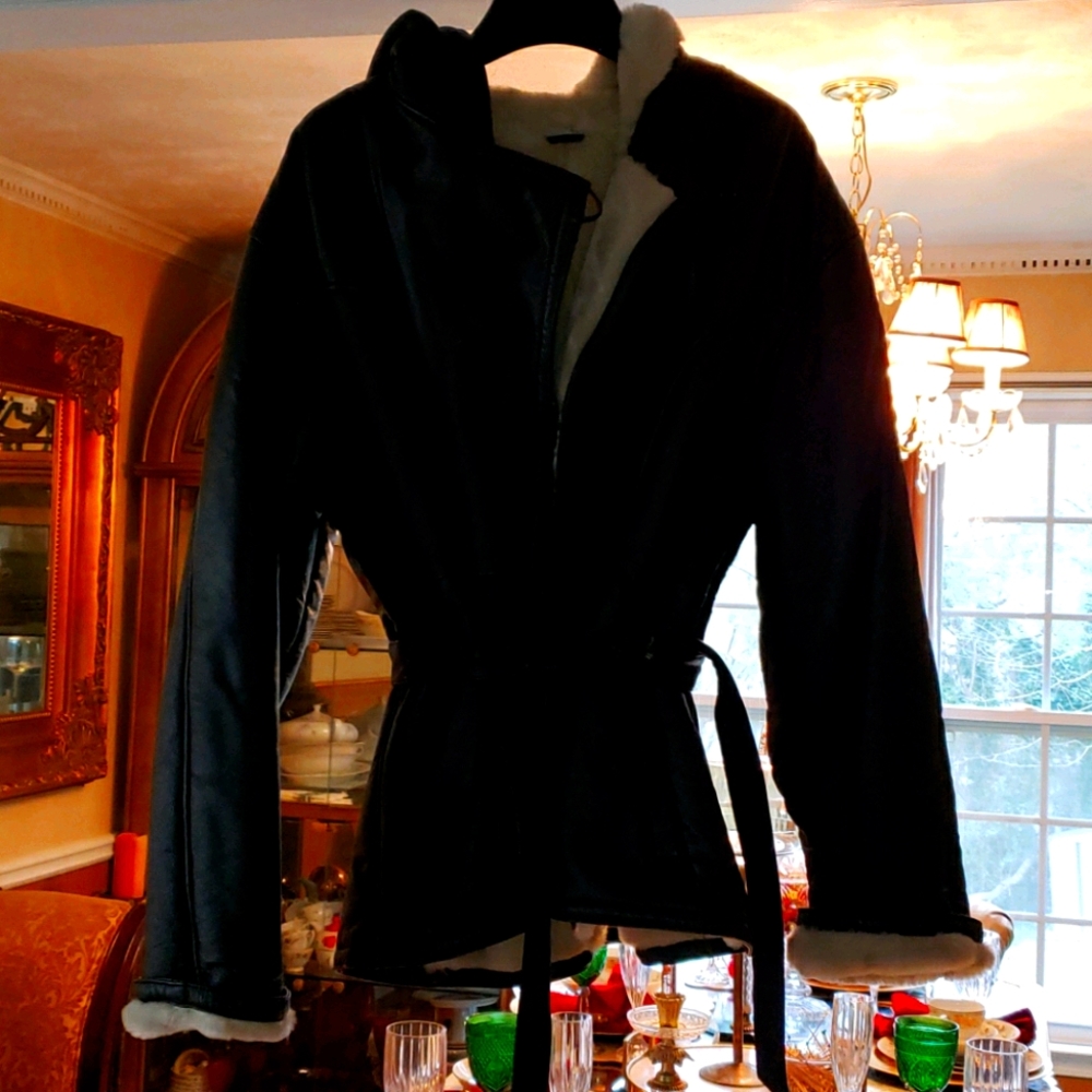 Ladies Real Soft leather coat. Black. Lining is cream.